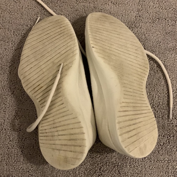 Cream allbirds size 9 - Picture 3 of 3